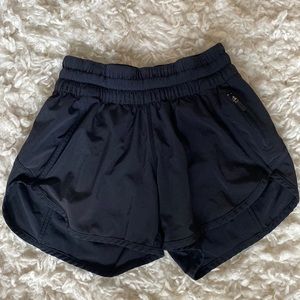 lululemon tracker low rise short 4"